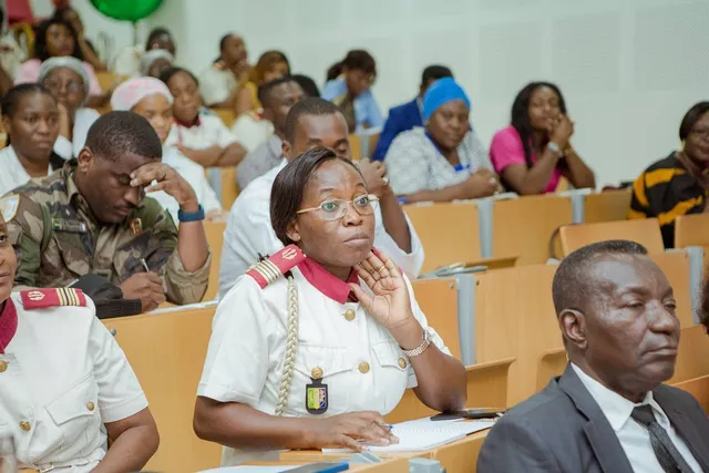 Auditoire de soignants attentif pendant les assises de la Journée mondiale du rein 2025