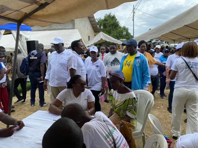Foule de participants et de bénévoles sur le site de dépistage de la Journée mondiale du rein 2024